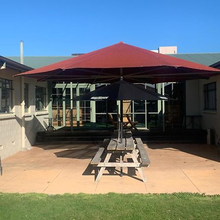 Cheviot Hotel Buitenkant foto